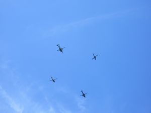 陸上自衛隊ヘリの展示飛行